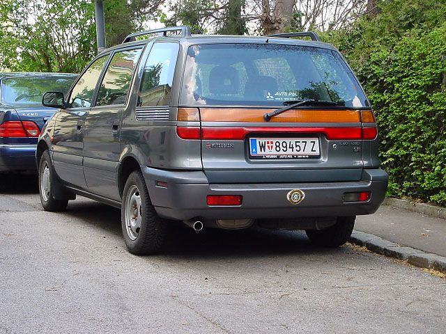 Mitsubishi Space Wagon Heck